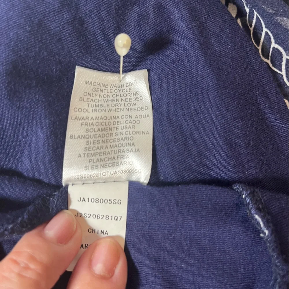 Joseph A unique, sheer dolman sleeve over tank blouse in navy blue size medium. - Picture 5 of 10